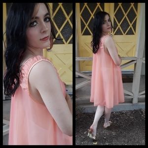 Stunning Vtg 50s coral baby doll nightie!